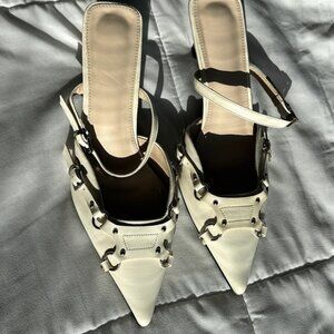 Vintage Point Toe Buckle White Kitten Heel